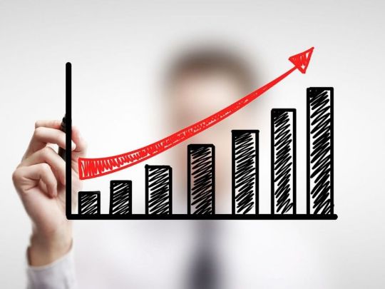 Charla sobre herramientas y estrategias para crecer tu negocio de estética. Formación intensiva y dinámica llena de trucos y lecciones